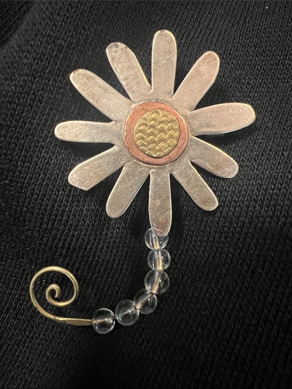 Lazy Daisy Brooch Pin
